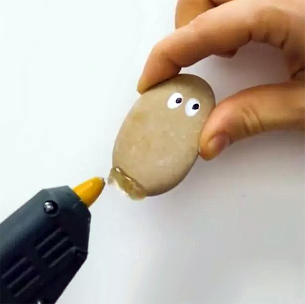 用熱熔膠來(lái)粘石頭