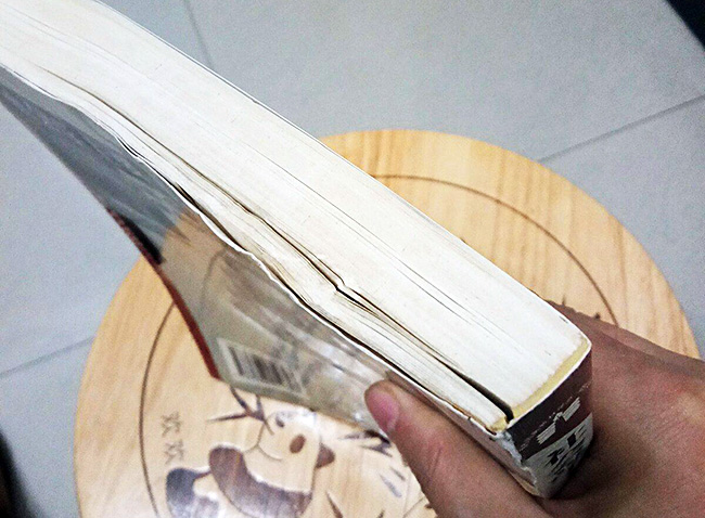 書本脊背發(fā)脆導致斷裂